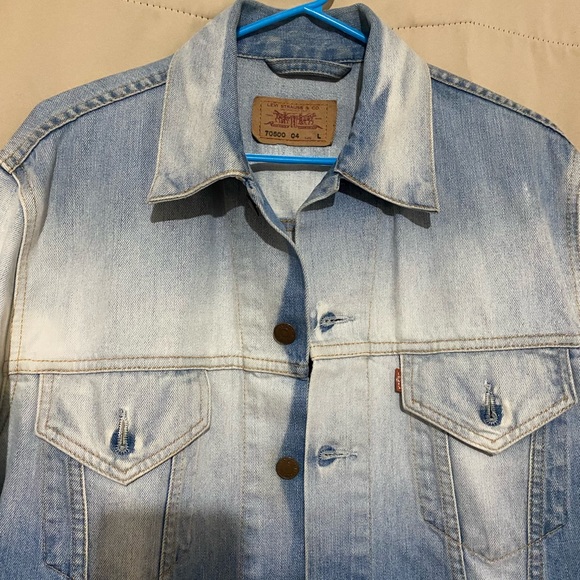 One of a kind Levi’s jean jacket - Picture 3 of 6